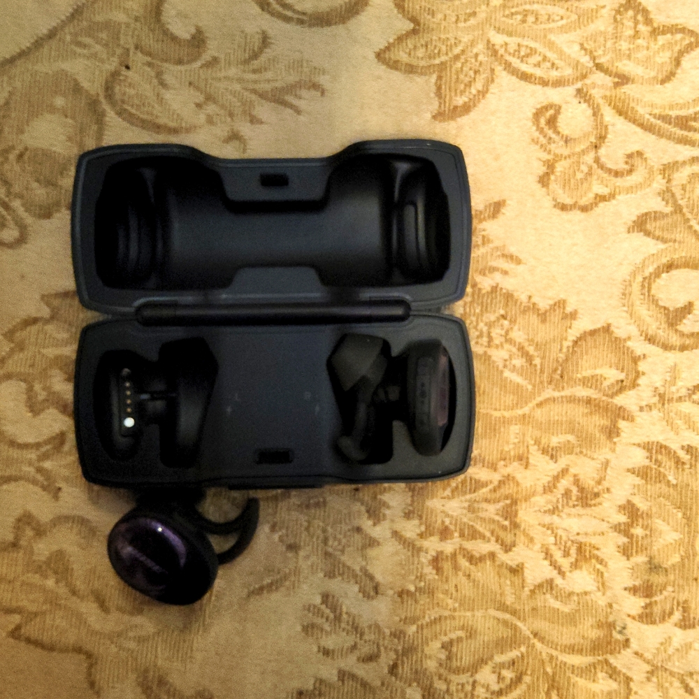 Excellent condition authentic Bose in ear Sport wireless earbuds